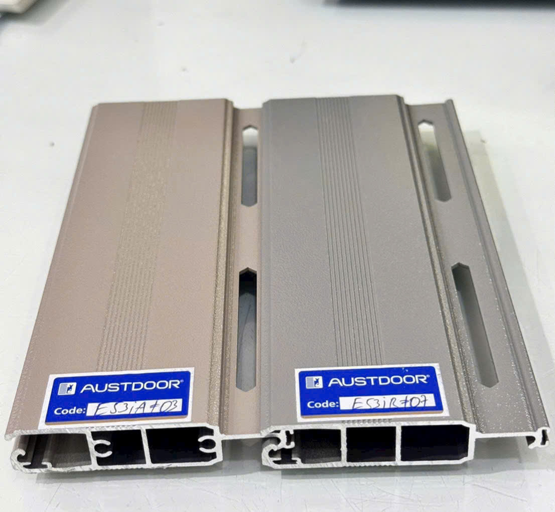 nan-cua-cuon-austdoor-e-53i-1.jpg
