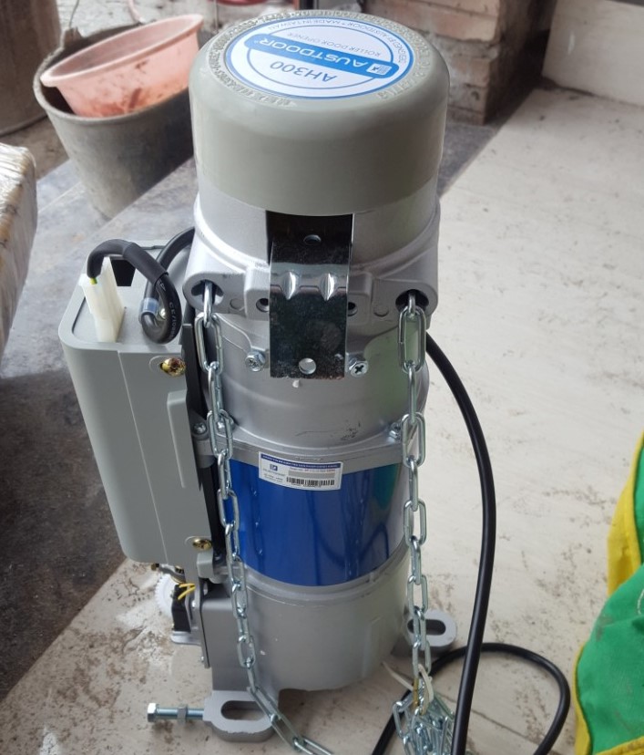 motor_cua_cuon_austdoor_ah300a_2.jpg