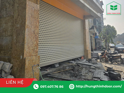 Chi ph&iacute; lắp đặt cửa cuốn Austdoor phụ thuộc v&agrave;o k&iacute;ch thước thực tế, d&ograve;ng nan cửa v&agrave; hệ thống phụ kiện đi k&egrave;m.