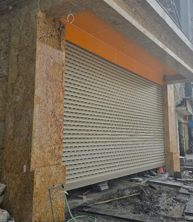 cửa cuốn austdoor si&ecirc;u tho&aacute;ng C70 đẹp từ mọi g&oacute;c nh&igrave;n